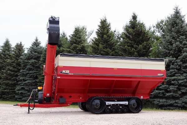 13-Series Double Auger Grain Carts Photo