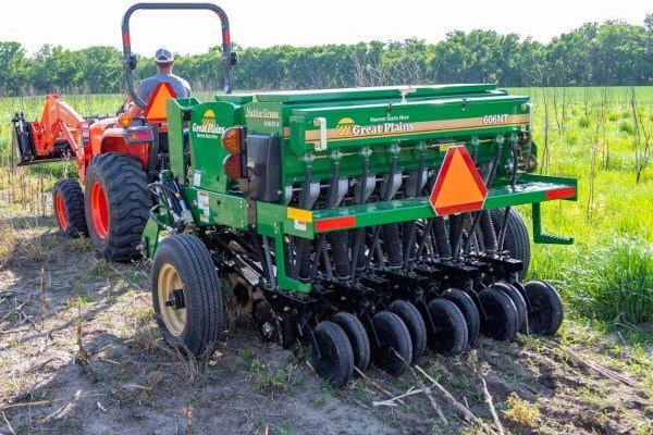 6' End Wheel No-Till Compact Drill Photo