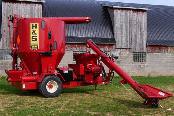 RM7117 - 135 Bushel Roller Mixer Photo