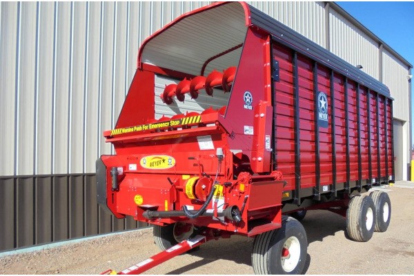 RT500 Front Unload Forage Box Photo