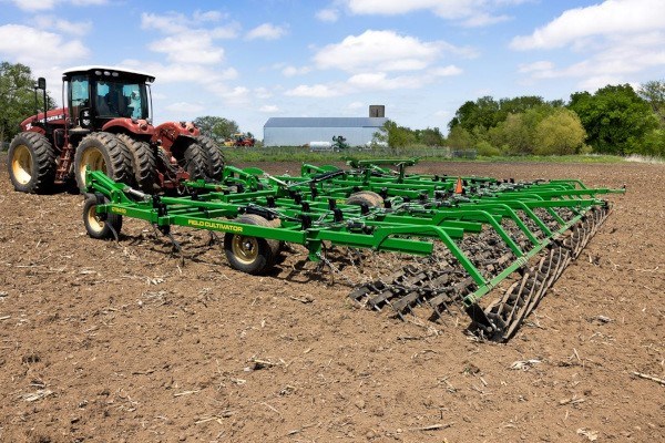 CT8400 Field Cultivator Photo