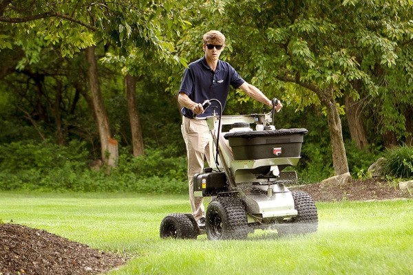 Ride-On Spreader/Sprayers Photo