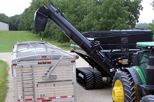 Augers & Grain Wagons Photo