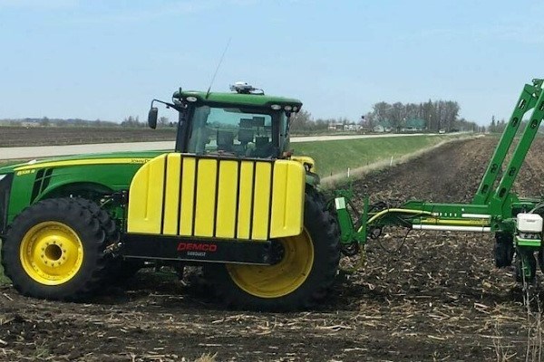 Tractor Mounted Fertilizer Tanks Photo