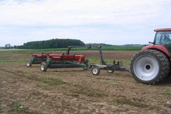 Double Seeder Hitch Photo