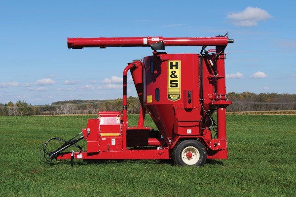GM9117 - 135 Bushel Grinder Mixer Photo