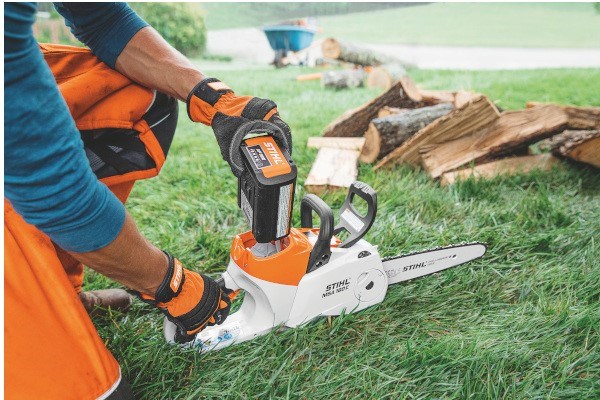 Battery Saws Photo
