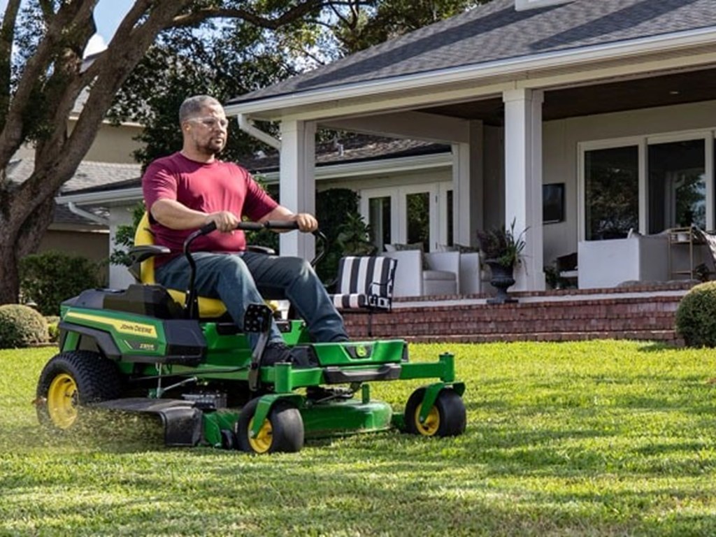 Z300 Series Zero-Turn Mowers Photo