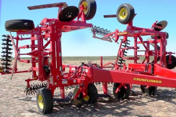 3600 Blade Plows Photo