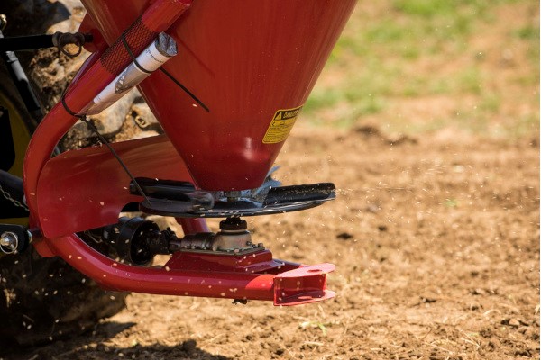 Fertilizer Spreader & Seeder Photo