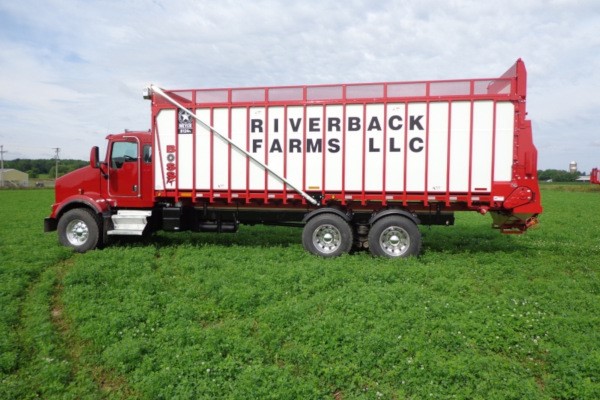 Rear Unload Forage Boxes Photo