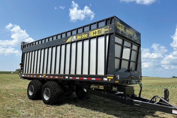 1200 Series Big Dog Rear Unload Forage Boxes Photo