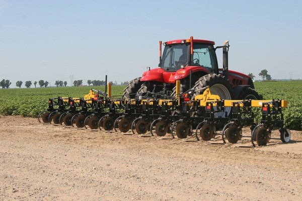 2000 Series Row Crop Cultivator - Flat Folding Models Photo