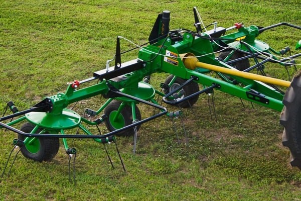 Hay and Forage Tedding Equipment Photo