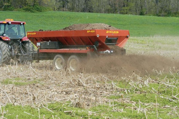 Litter/Lime Spreaders Photo
