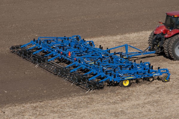 9600 Series Field Cultivator Photo