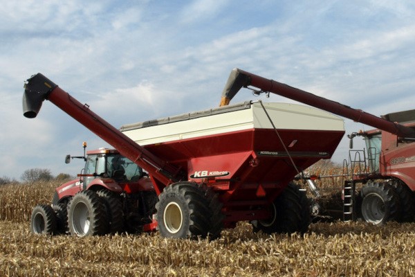 35-Series Corner Auger Grain Carts Photo