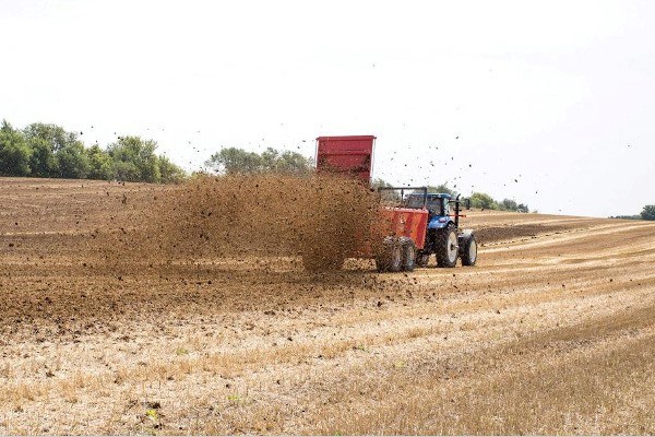 Rear-Discharge Spreaders Photo