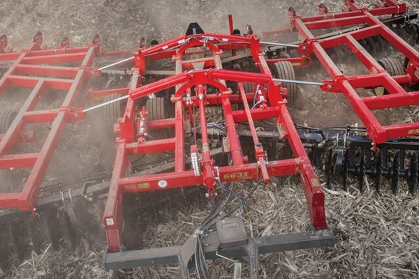 6631 Three-Section Vertical Tillage Photo