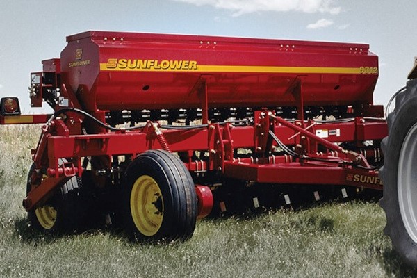9312 End-Wheel Grain Drill Photo