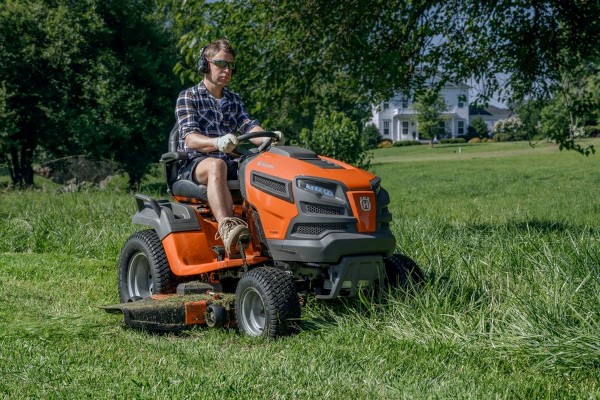 Riding Lawn Mowers Photo