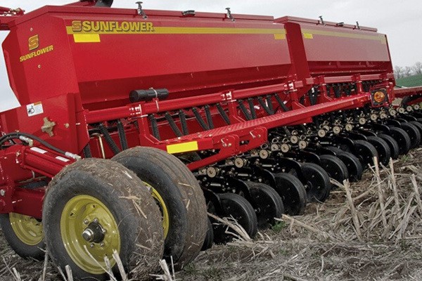 9421 Folding Grain Drill Photo