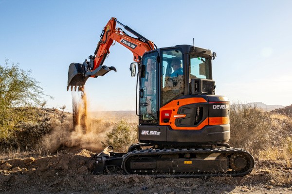 7 Series Mini Excavators Photo