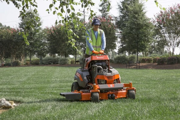 Stand-On Mowers Photo