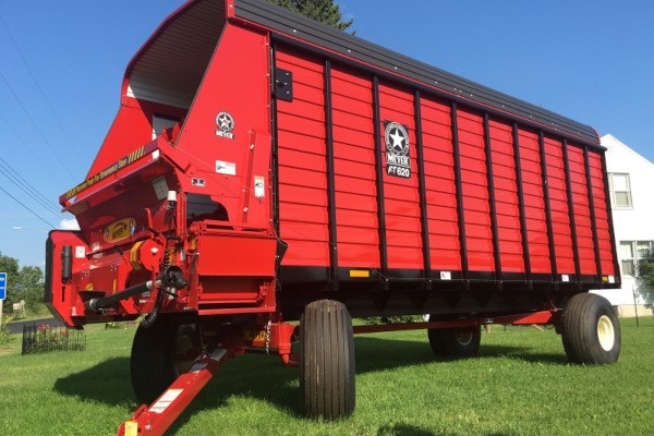 RT600 Front Unload Forage Box Photo