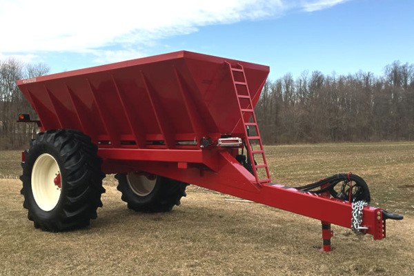 Row Crop Spreaders Photo