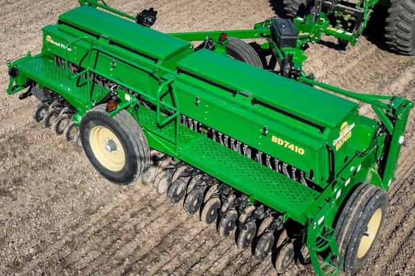 BD7410 - 15', 20' Narrow Transport Min-Till Drill Photo