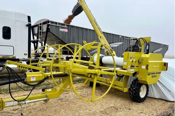 Renn Grain Bag Unloaders Photo