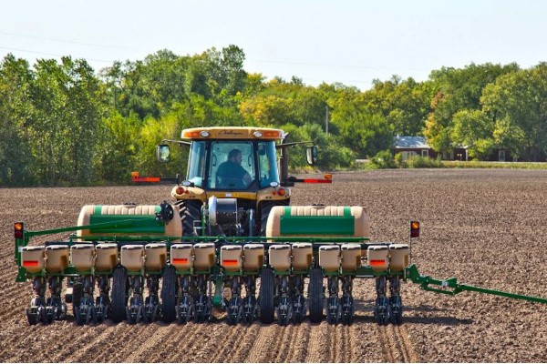8- and 12-Row Planters Photo