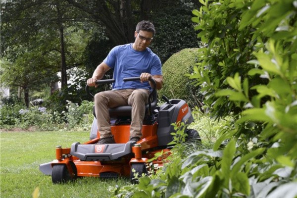 Zero Turn Mowers Photo