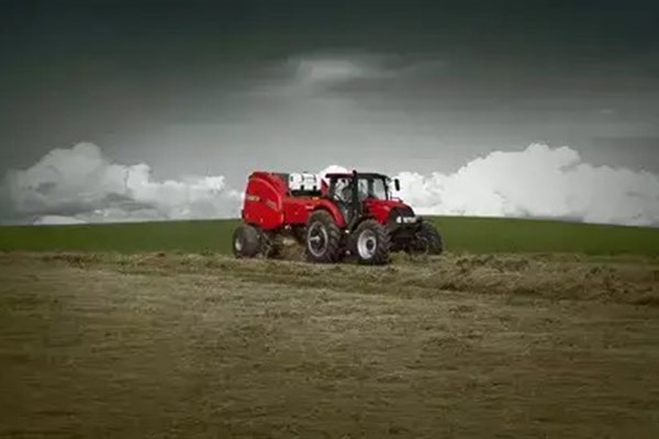 Farmall Large Utility 100A Pro Series Photo