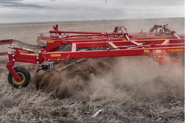 1436 Three-Section Flexible Disc Harrows Photo