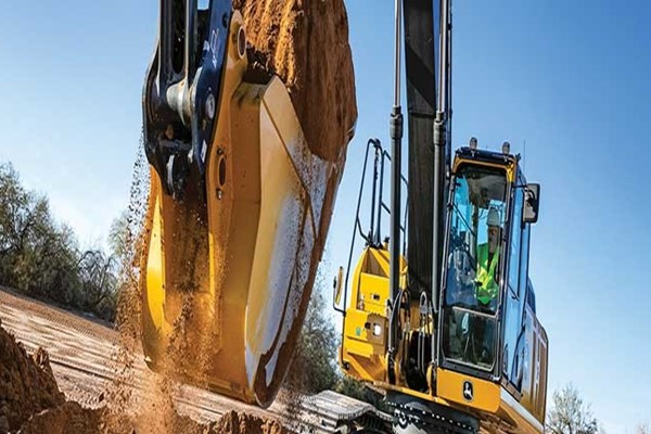 Mid-Size Excavators Photo