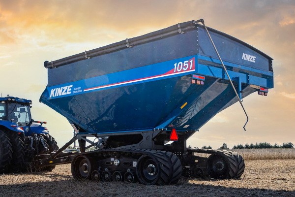 Single Auger Grain Carts Photo