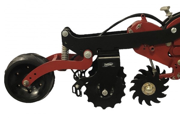 2968 Dual Fertilizer Opener Photo