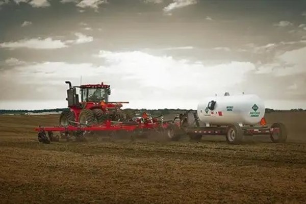 Nutri-Placer Pull-Type Fertilizer Applicators Photo