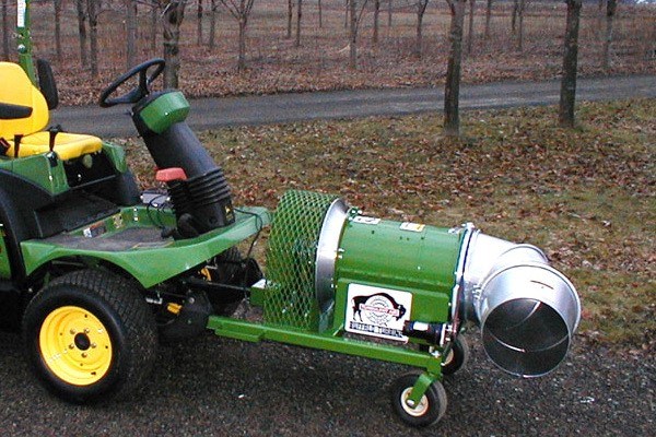 Front Mounts Debris Blower Photo