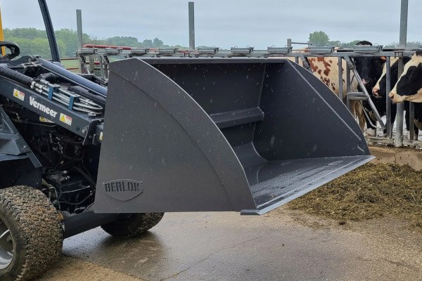 Mini Skid Buckets Photo