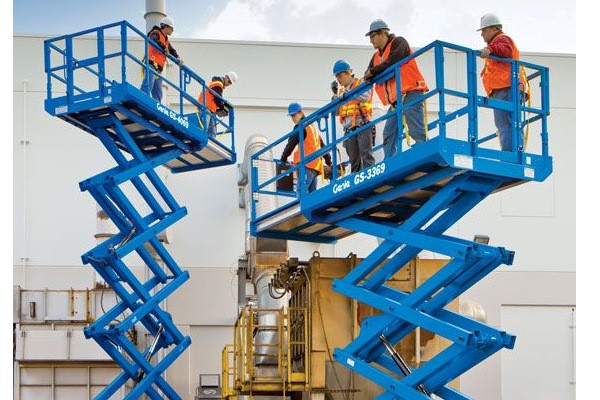 Rough Terrain Scissor Lifts Photo