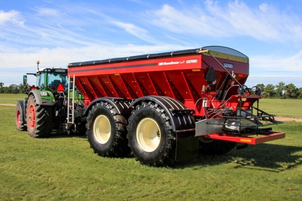 Pull Type Spinner Spreaders Photo