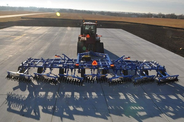 1700 Series Blade Plow Photo