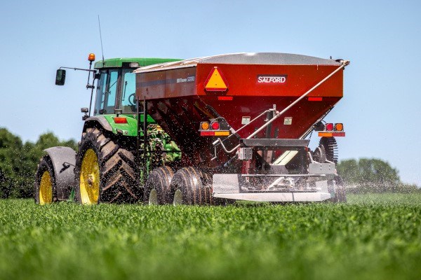 Trooper Spinner Spreader Photo