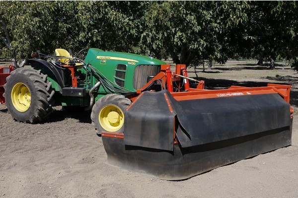 9685/9610 Tractor Mount Sweeper Photo