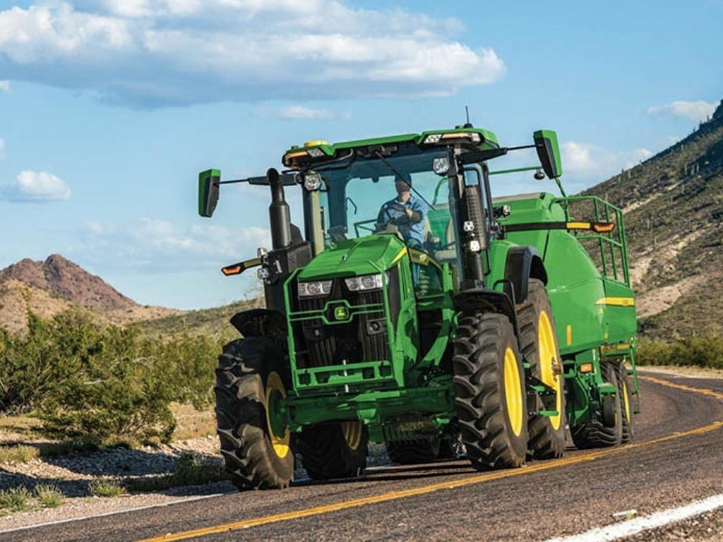 7R 290 Tractor Photo