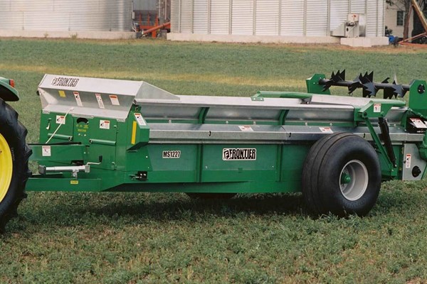 MS12 Series Large Chain-Unloading Manure Spreaders Photo