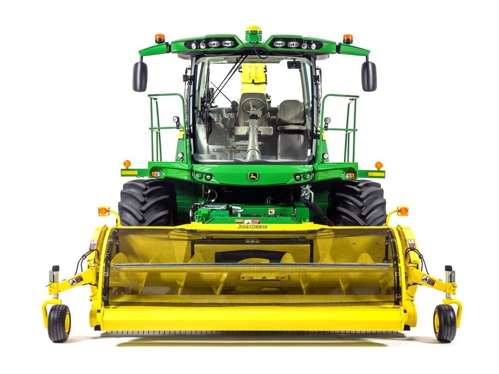 8100 Self-Propelled Forage Harvester Photo